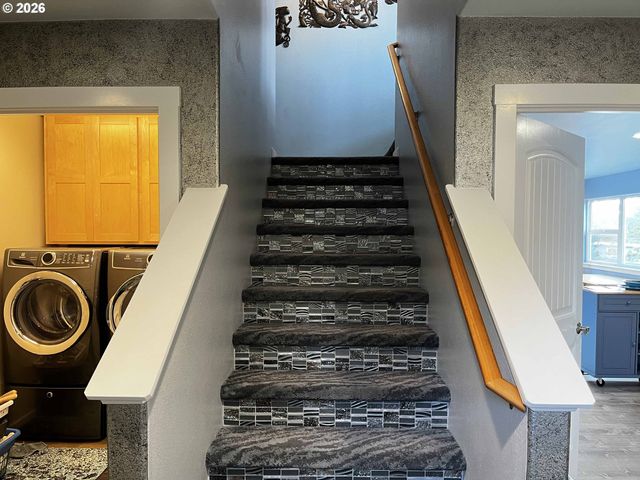 4604 Falcon St, Florence, OR 97439