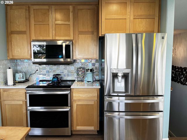 4604 Falcon St, Florence, OR 97439