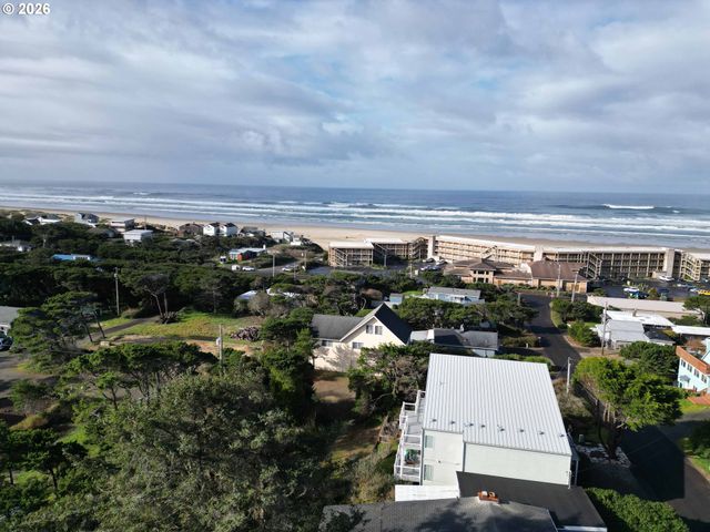 4604 Falcon St, Florence, OR 97439