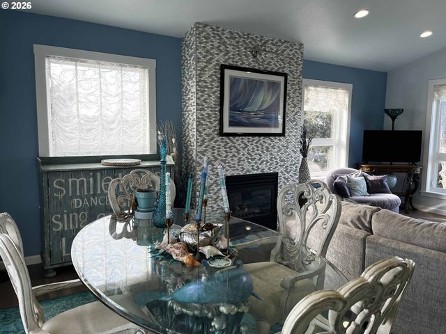 4604 Falcon St, Florence, OR 97439