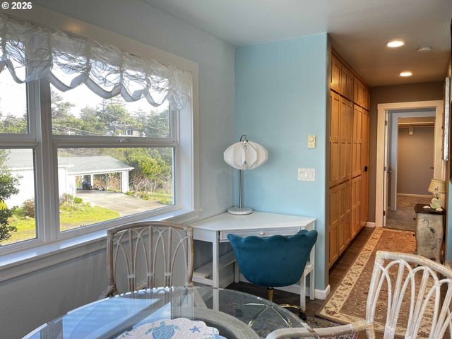 4604 Falcon St, Florence, OR 97439