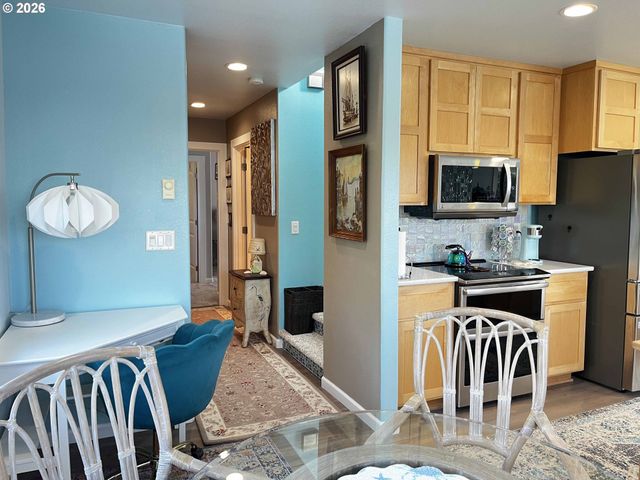 4604 Falcon St, Florence, OR 97439