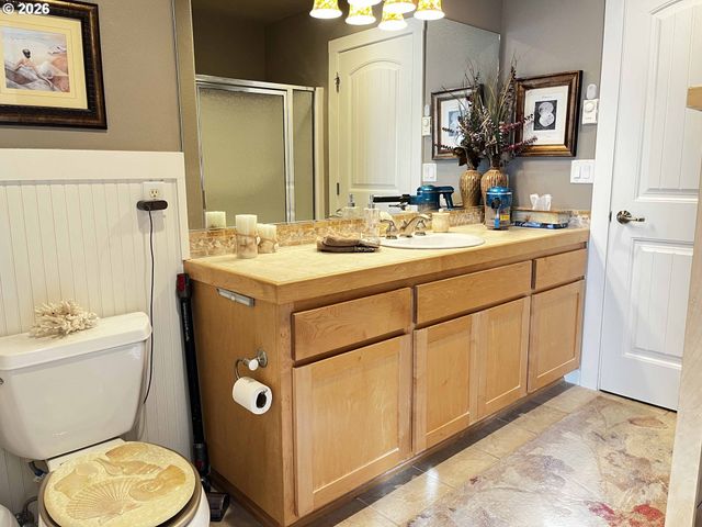 4604 Falcon St, Florence, OR 97439