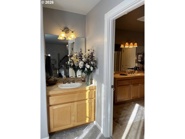 4604 Falcon St, Florence, OR 97439