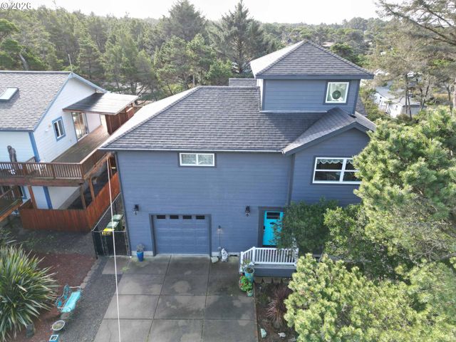 4604 Falcon St, Florence, OR 97439