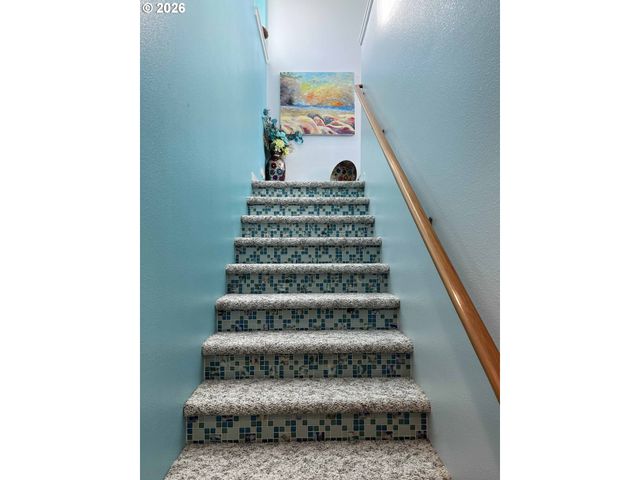 4604 Falcon St, Florence, OR 97439