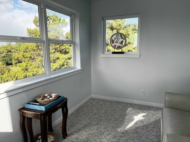 4604 Falcon St, Florence, OR 97439