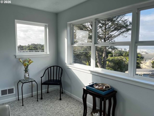 4604 Falcon St, Florence, OR 97439