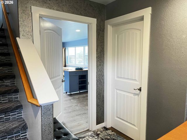 4604 Falcon St, Florence, OR 97439