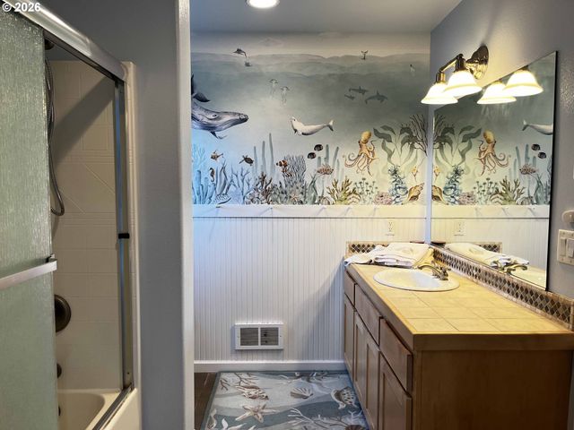 4604 Falcon St, Florence, OR 97439