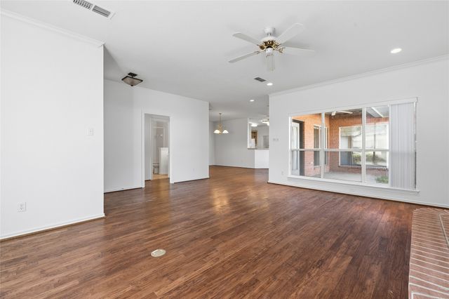 5604 Ledgestone Drive, Fort Worth, TX 76132