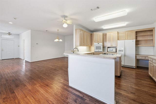 5604 Ledgestone Drive, Fort Worth, TX 76132