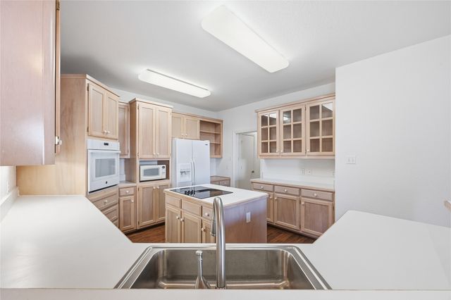 5604 Ledgestone Drive, Fort Worth, TX 76132