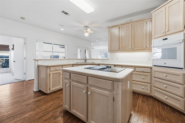 5604 Ledgestone Drive, Fort Worth, TX 76132