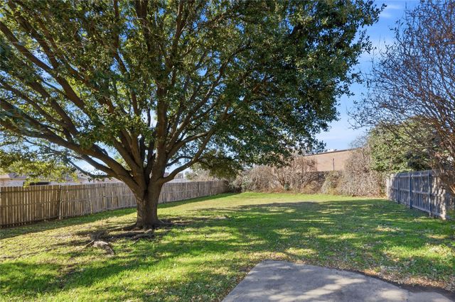 5604 Ledgestone Drive, Fort Worth, TX 76132