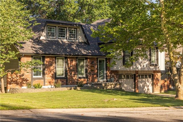 1604 SW 21st Street, Blue Springs, MO 64015