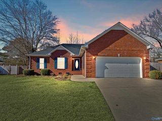 2005 Glenwood Drive SW, Hartselle, AL 35640