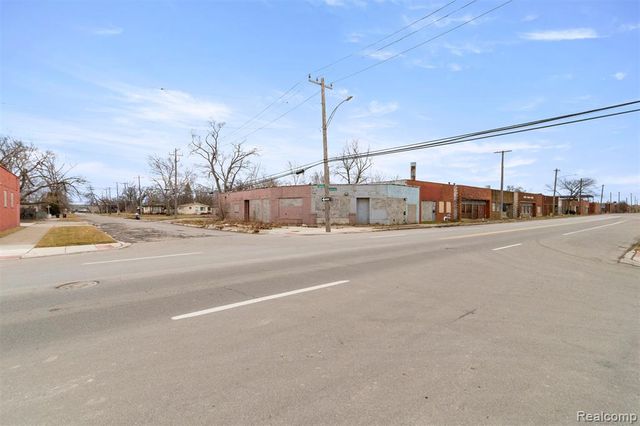 6870 E Davison Street, Hamtramck, MI 48212