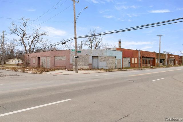 6870 E Davison Street, Hamtramck, MI 48212