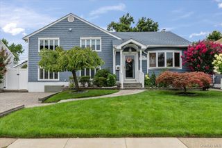 790 Wenwood Drive, East Meadow, NY 11554