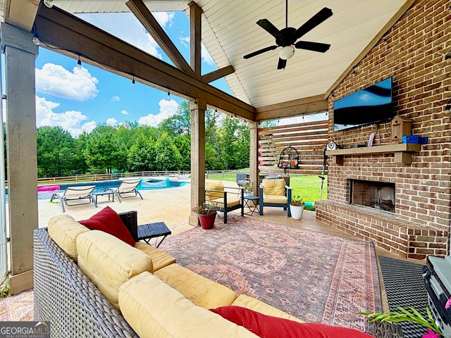 126 Drayton Farm Dr, Senoia, GA 30276