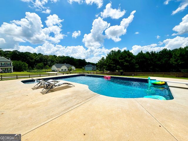 126 Drayton Farm Dr, Senoia, GA 30276