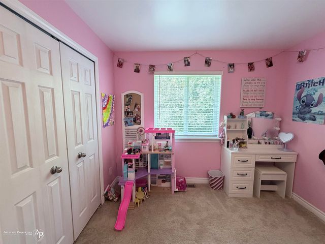 5118 Redwood Lane, Grand Blanc, MI 48439