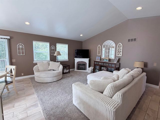 5118 Redwood Lane, Grand Blanc, MI 48439