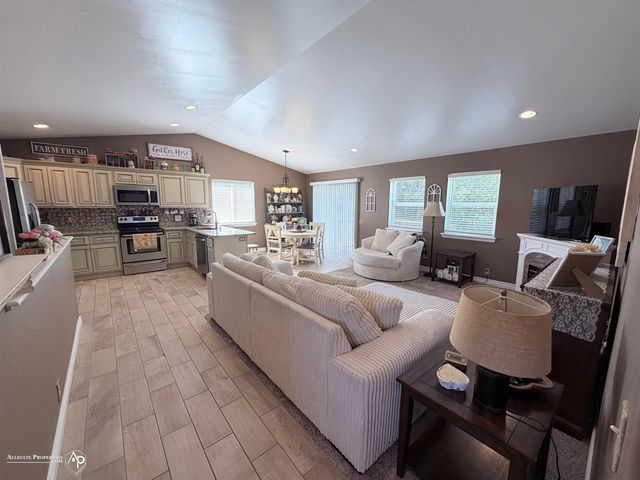 5118 Redwood Lane, Grand Blanc, MI 48439