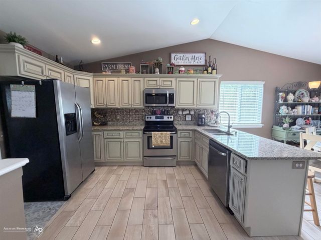 5118 Redwood Lane, Grand Blanc, MI 48439