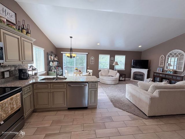 5118 Redwood Lane, Grand Blanc, MI 48439