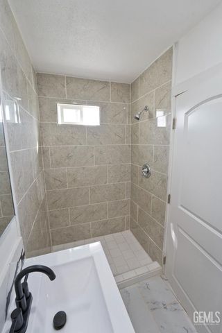 407 8th Street, Bakersfield, CA 93304