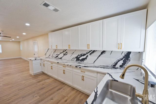 407 8th Street, Bakersfield, CA 93304