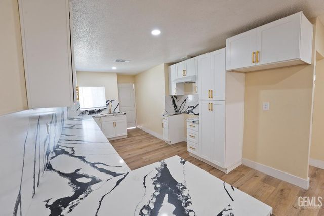 407 8th Street, Bakersfield, CA 93304