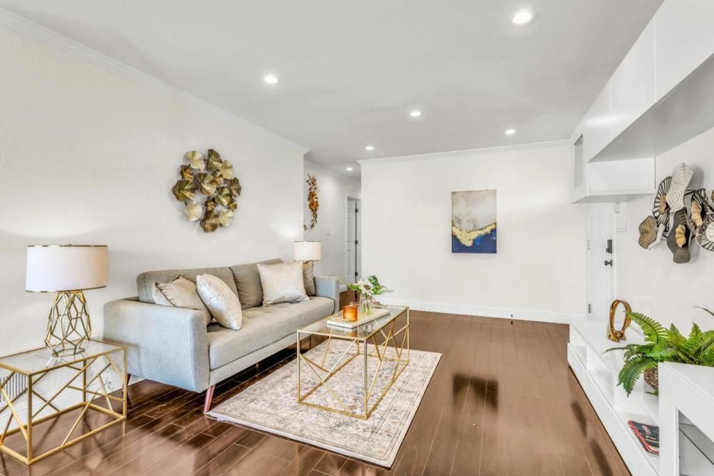 Image 4 of property listing at 377 El Dorado Drive, Daly City, CA 94015