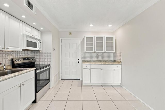 2700 Riverside Drive 302-B, Coral Springs, FL 33065