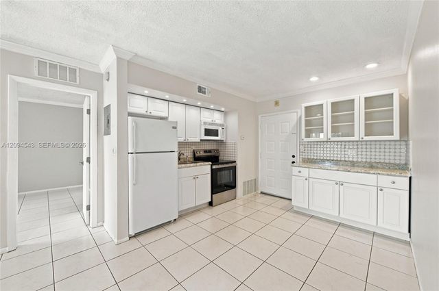 2700 Riverside Drive 302-B, Coral Springs, FL 33065