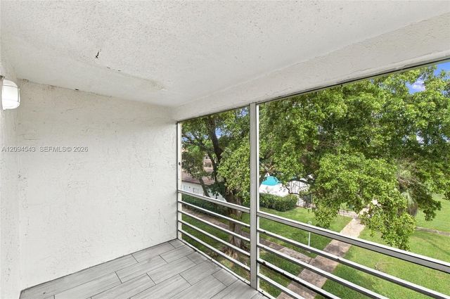 2700 Riverside Drive 302-B, Coral Springs, FL 33065