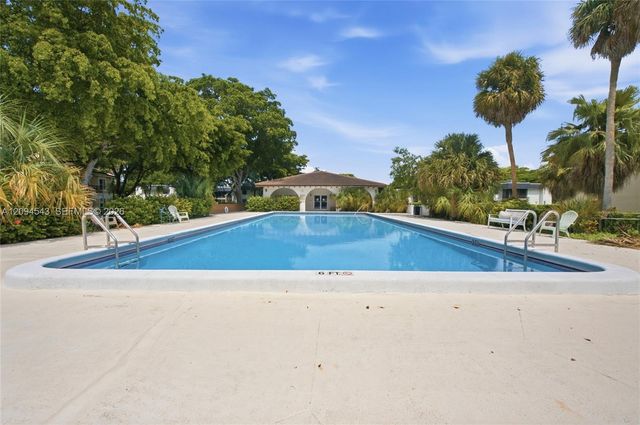 2700 Riverside Drive 302-B, Coral Springs, FL 33065