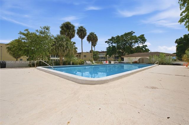2700 Riverside Drive 302-B, Coral Springs, FL 33065