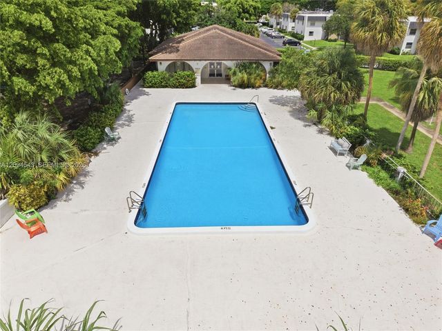 2700 Riverside Drive 302-B, Coral Springs, FL 33065