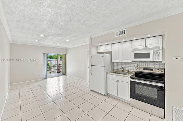 2700 Riverside Drive 302-B, Coral Springs, FL 33065