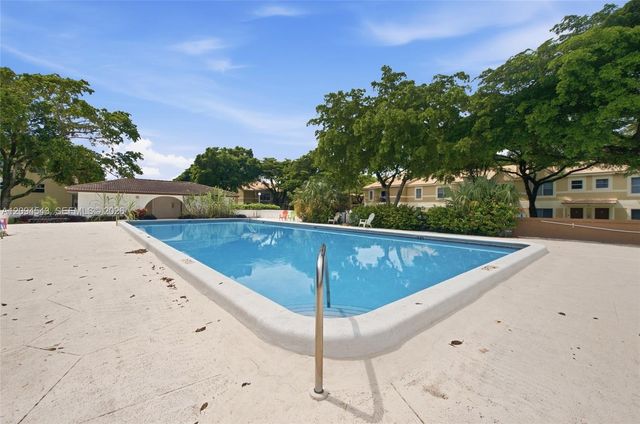 2700 Riverside Drive 302-B, Coral Springs, FL 33065