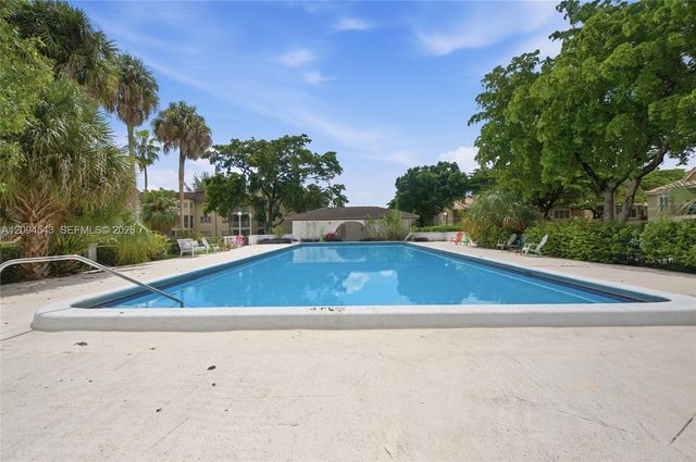 2700 Riverside Drive 302-B, Coral Springs, FL 33065