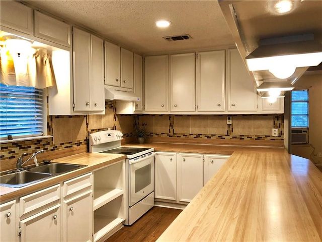 304 Nighthawk Drive, Pottsboro, TX 75076