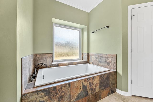 1011 Fountainwood DR, Georgetown, TX 78633