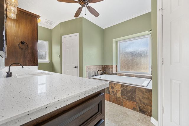 1011 Fountainwood DR, Georgetown, TX 78633