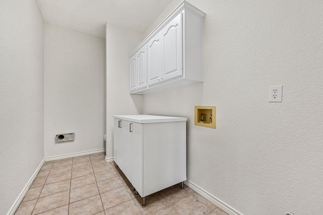 1011 Fountainwood DR, Georgetown, TX 78633