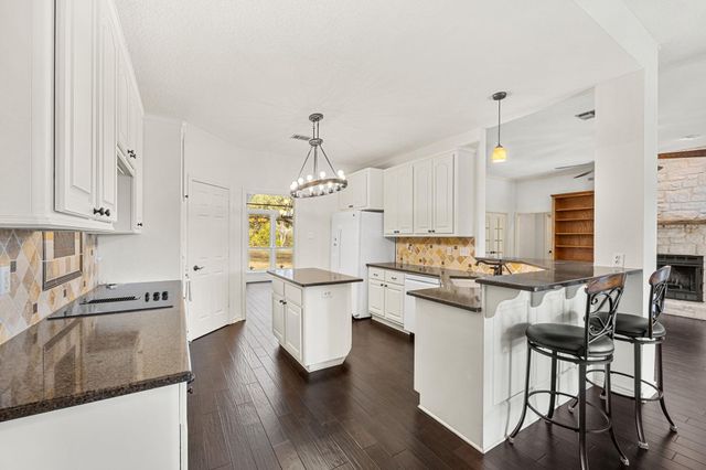 1011 Fountainwood DR, Georgetown, TX 78633