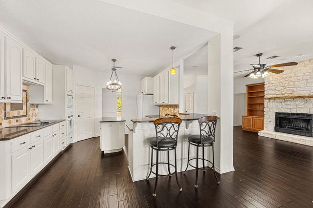 1011 Fountainwood DR, Georgetown, TX 78633